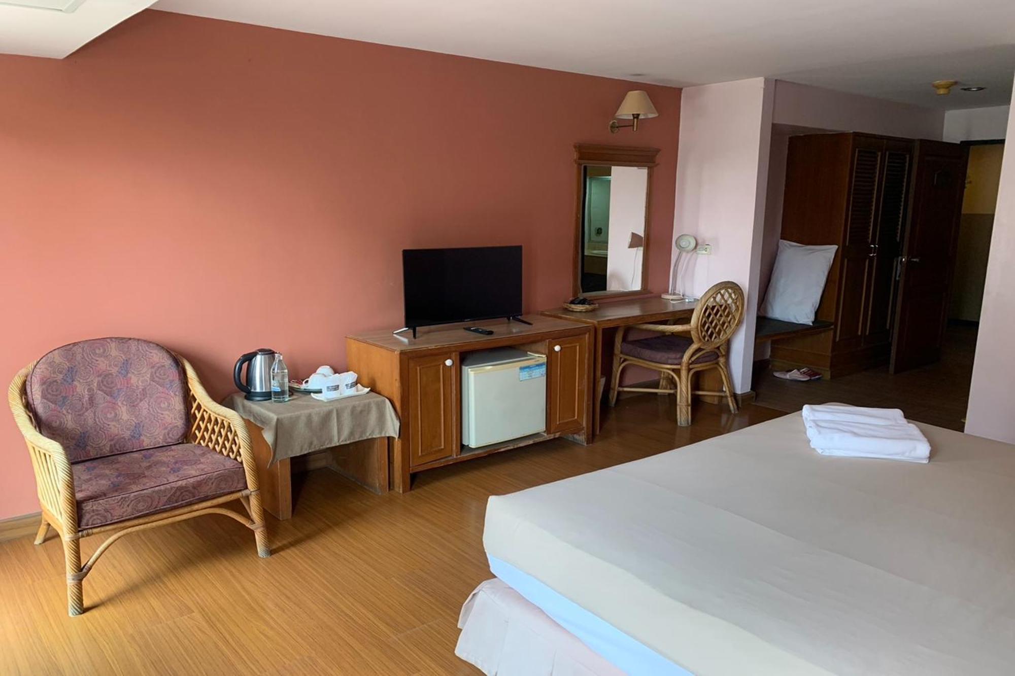 Pin Hotel Лампанг Экстерьер фото