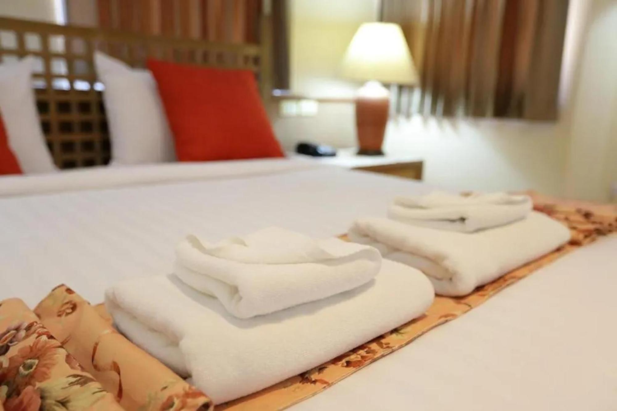 Pin Hotel Лампанг Экстерьер фото