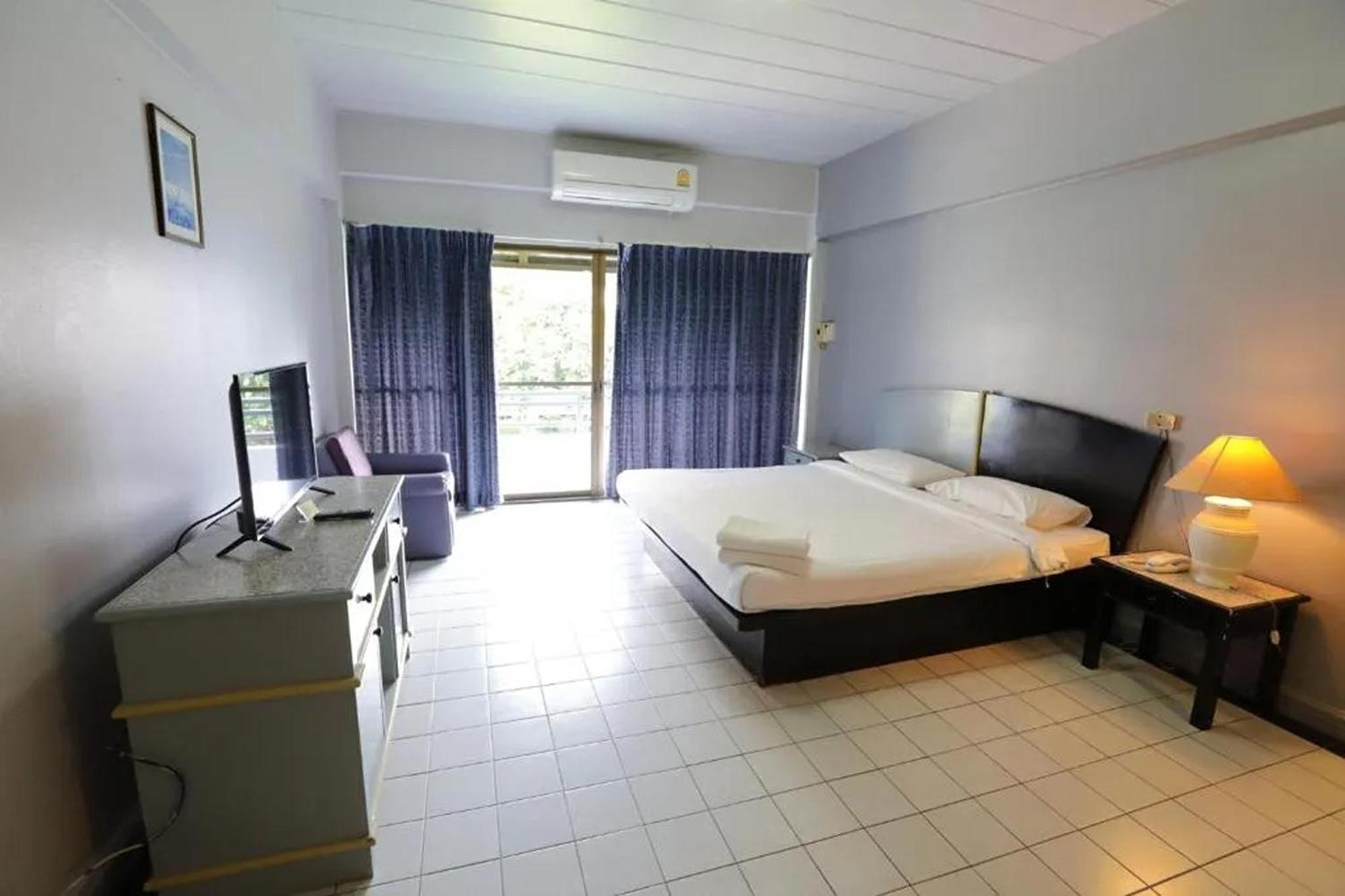 Pin Hotel Лампанг Экстерьер фото