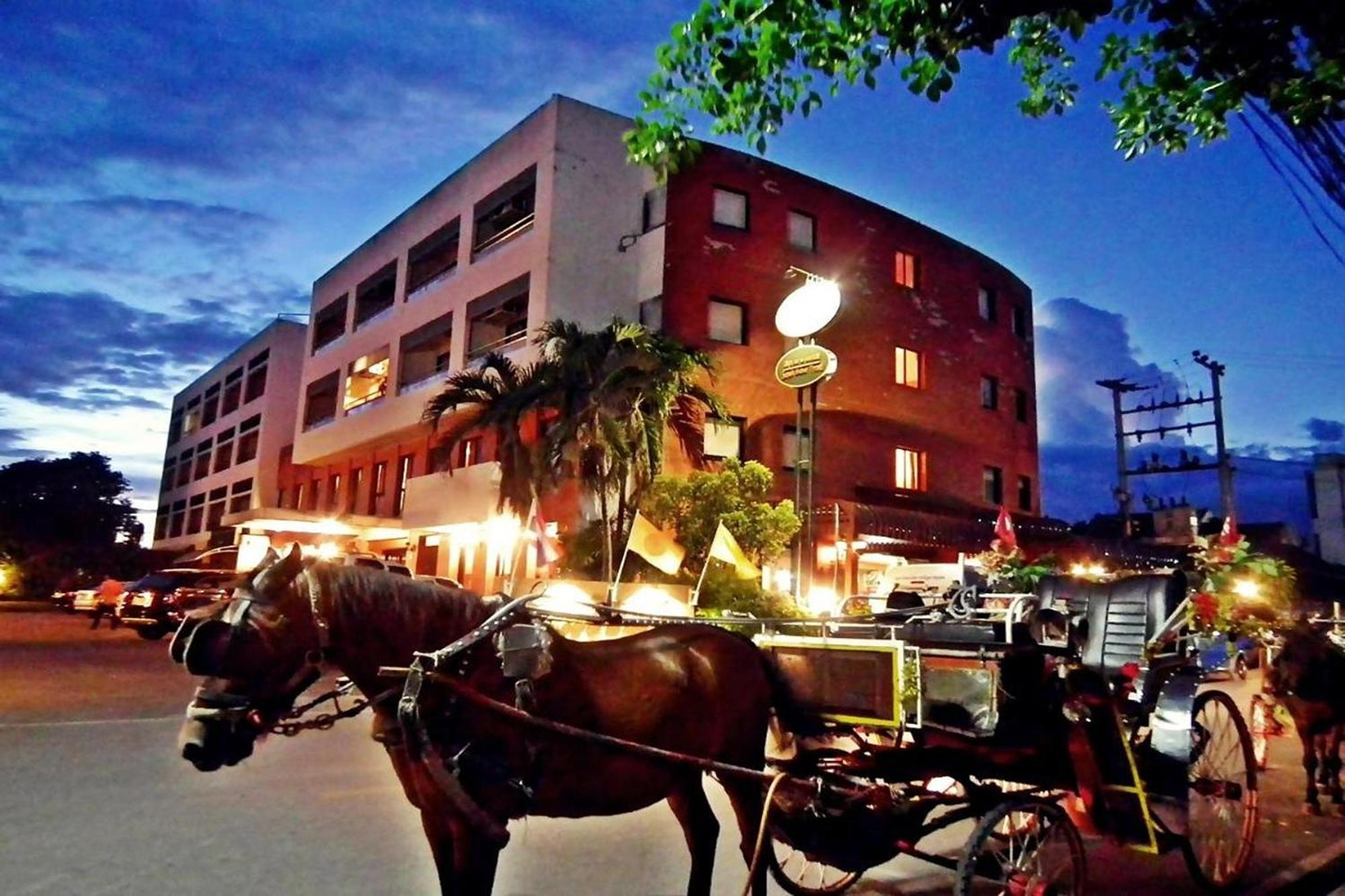 Pin Hotel Лампанг Экстерьер фото